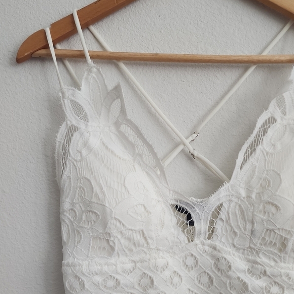 J for Justify White Lace Tiered Camisole - Picture 7 of 12